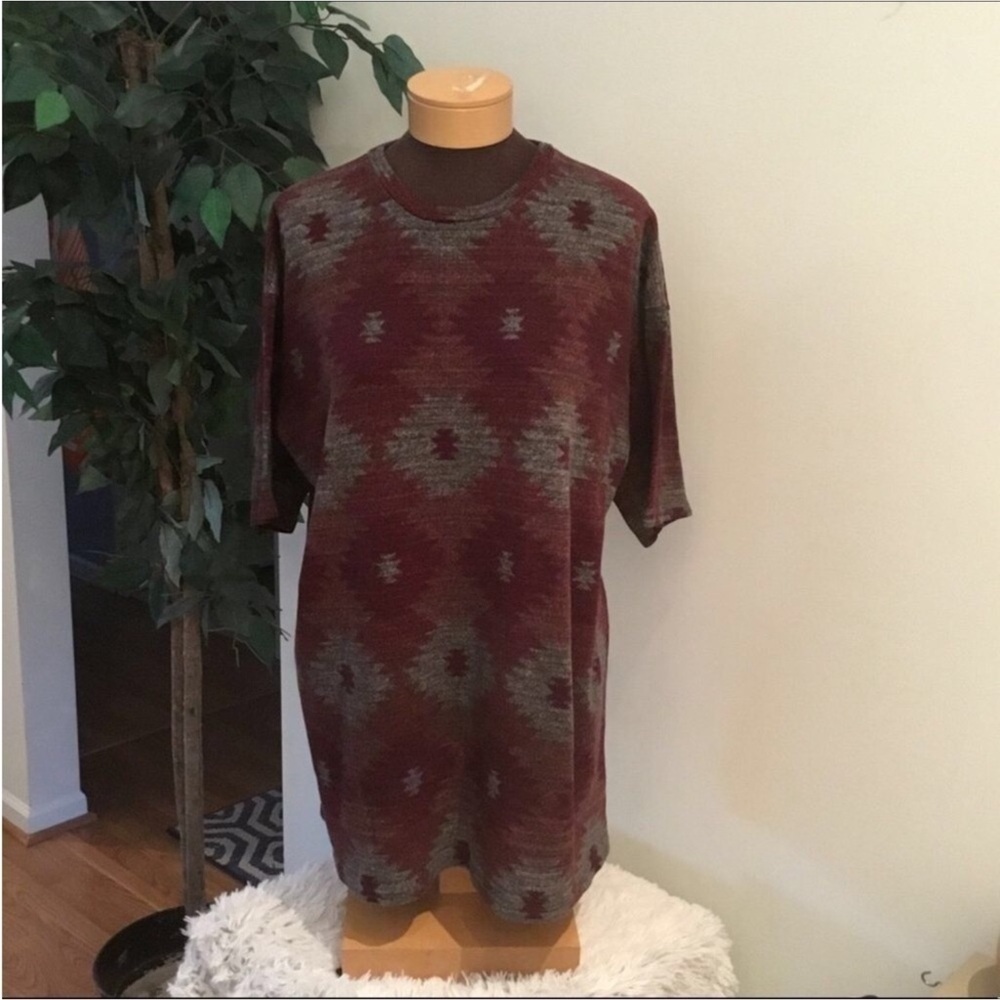 Cherish short sleeve top Womans large shades of maroon and gray